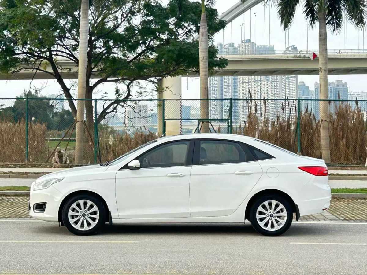 Ford Escort 2015 car image #9