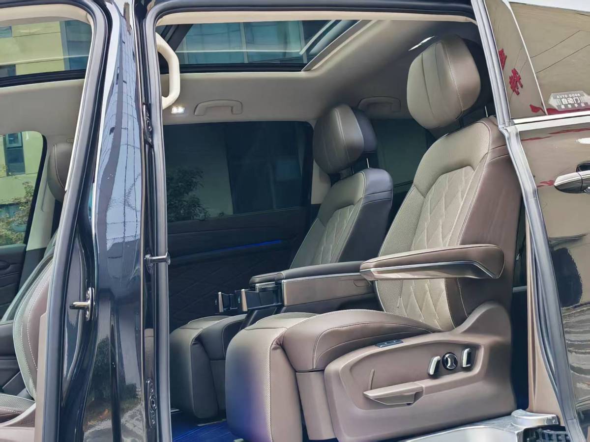 Volkswagen Viloran 2024 immagine di auto #9