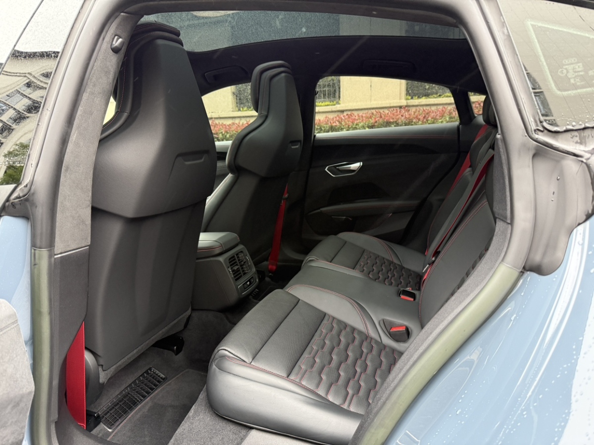 Audi RS e-tron GT 2024 immagine di auto #9