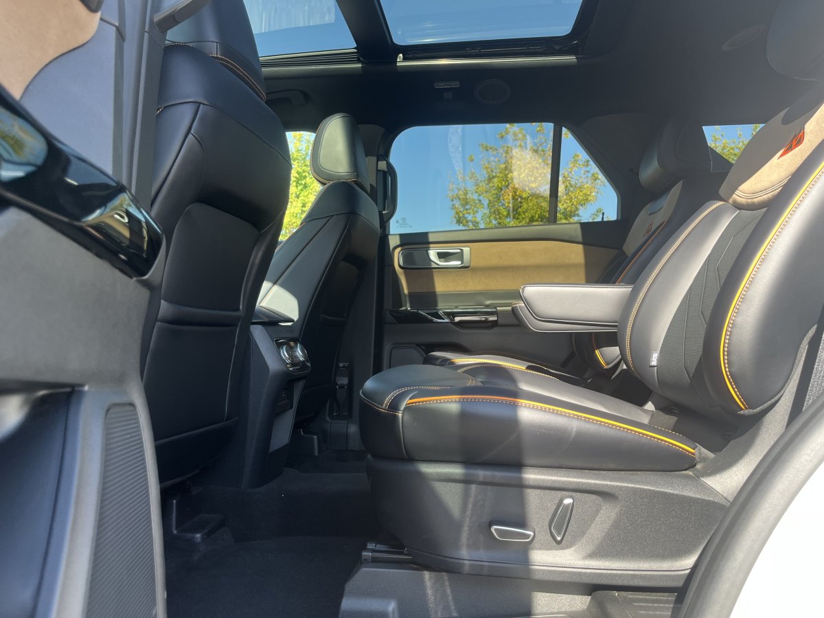 Ford Explorer 2025 immagine di auto #9