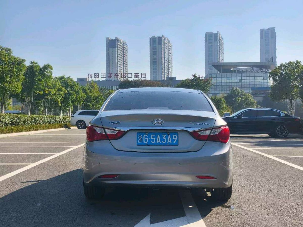 Hyundai Sonata 2011 صورة سيارة #9