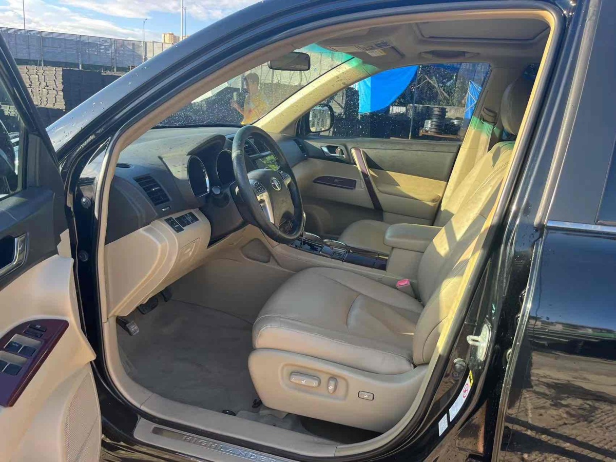 Toyota Highlander (Imported) 2012 car image #9