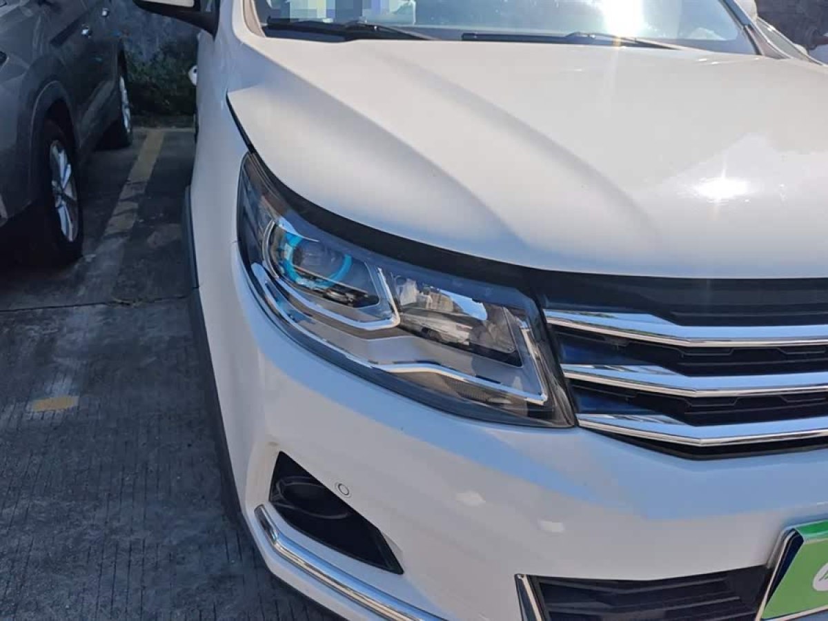 Forthing SX6 2019 car image #9