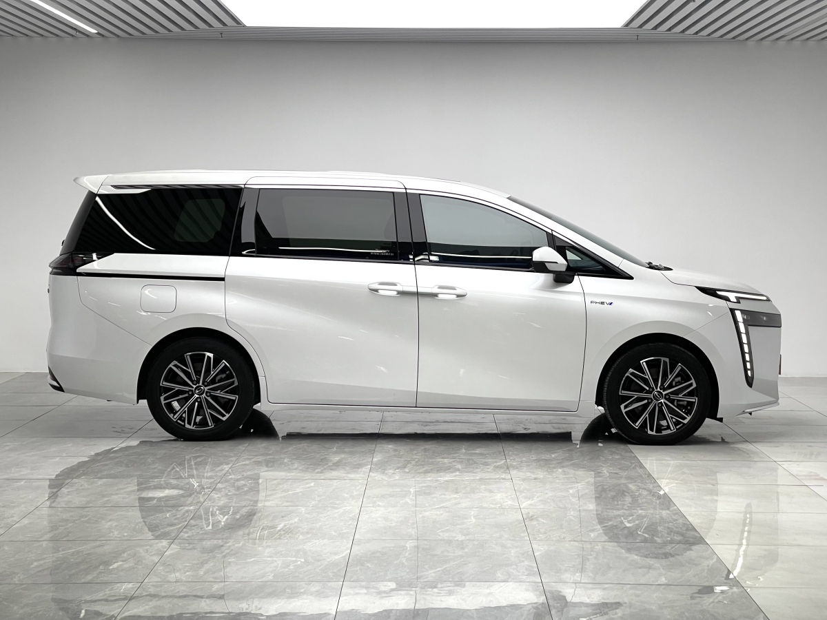 GAC Trumpchi E8 New Energy 2024 car image #9