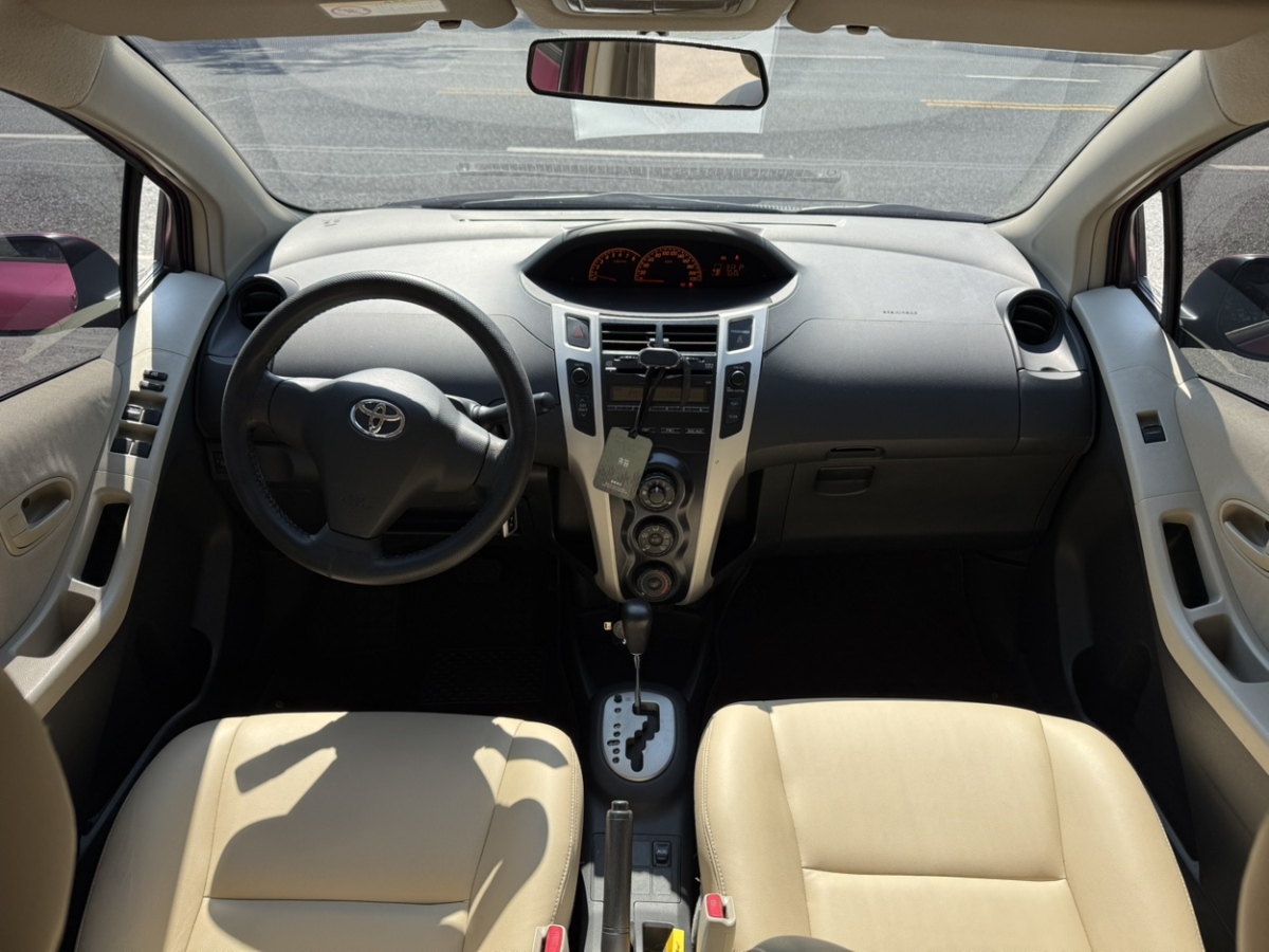 Toyota Yaris 2011 #9 Toyota Yaris 2011 car image #9