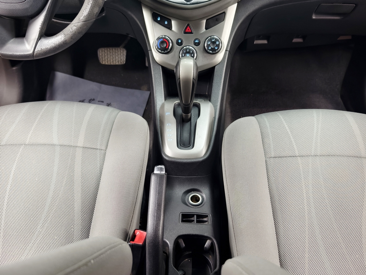 雪佛兰 爱唯欧 2014 汽车图片 #9