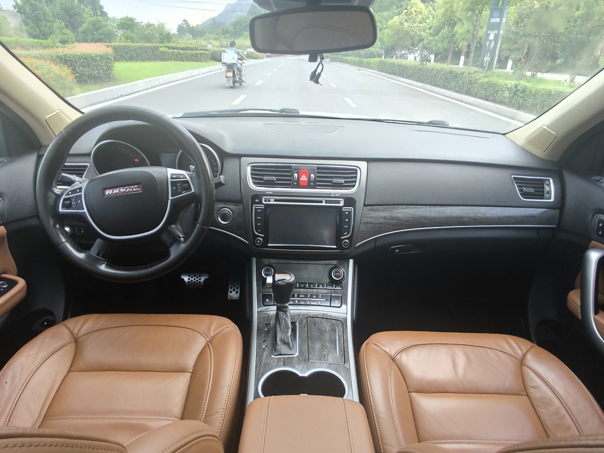Haval H8 2015 car image #9