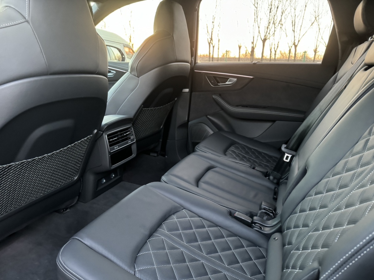 Audi SQ7 2024 #9 Audi SQ7 2024 изображение автомобиля #9