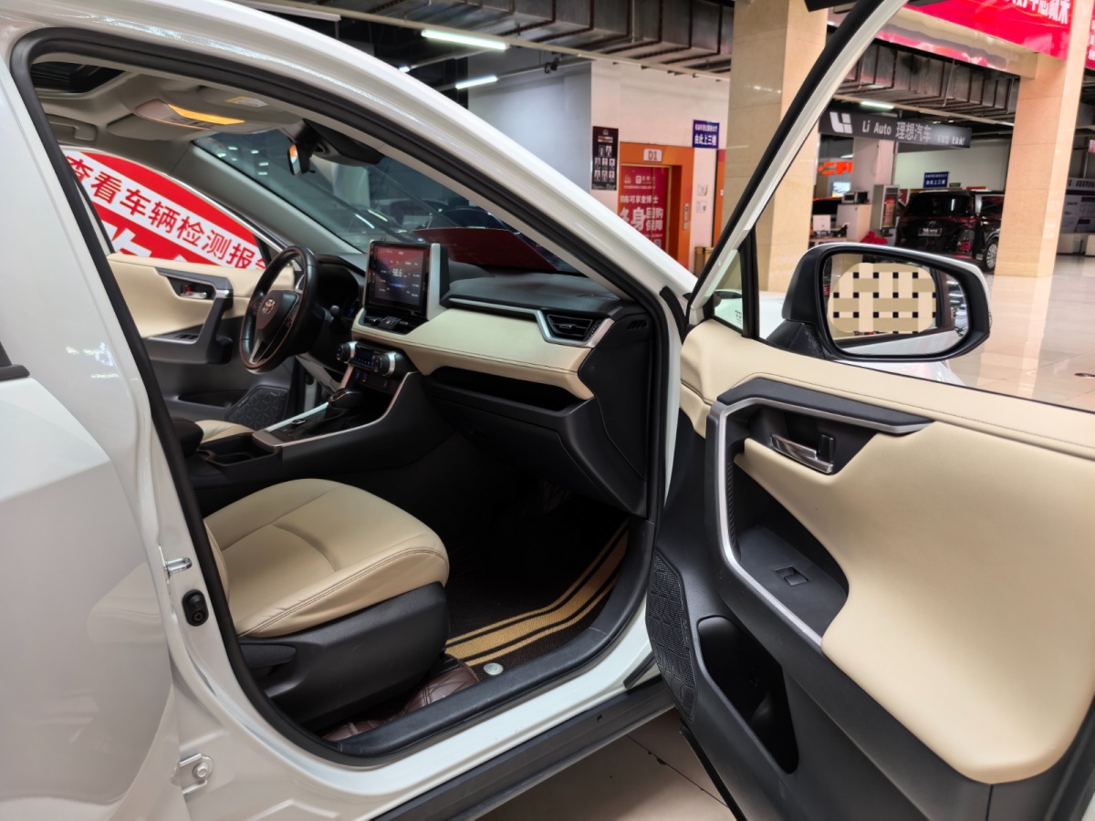 Toyota RAV4 2020 car image #9
