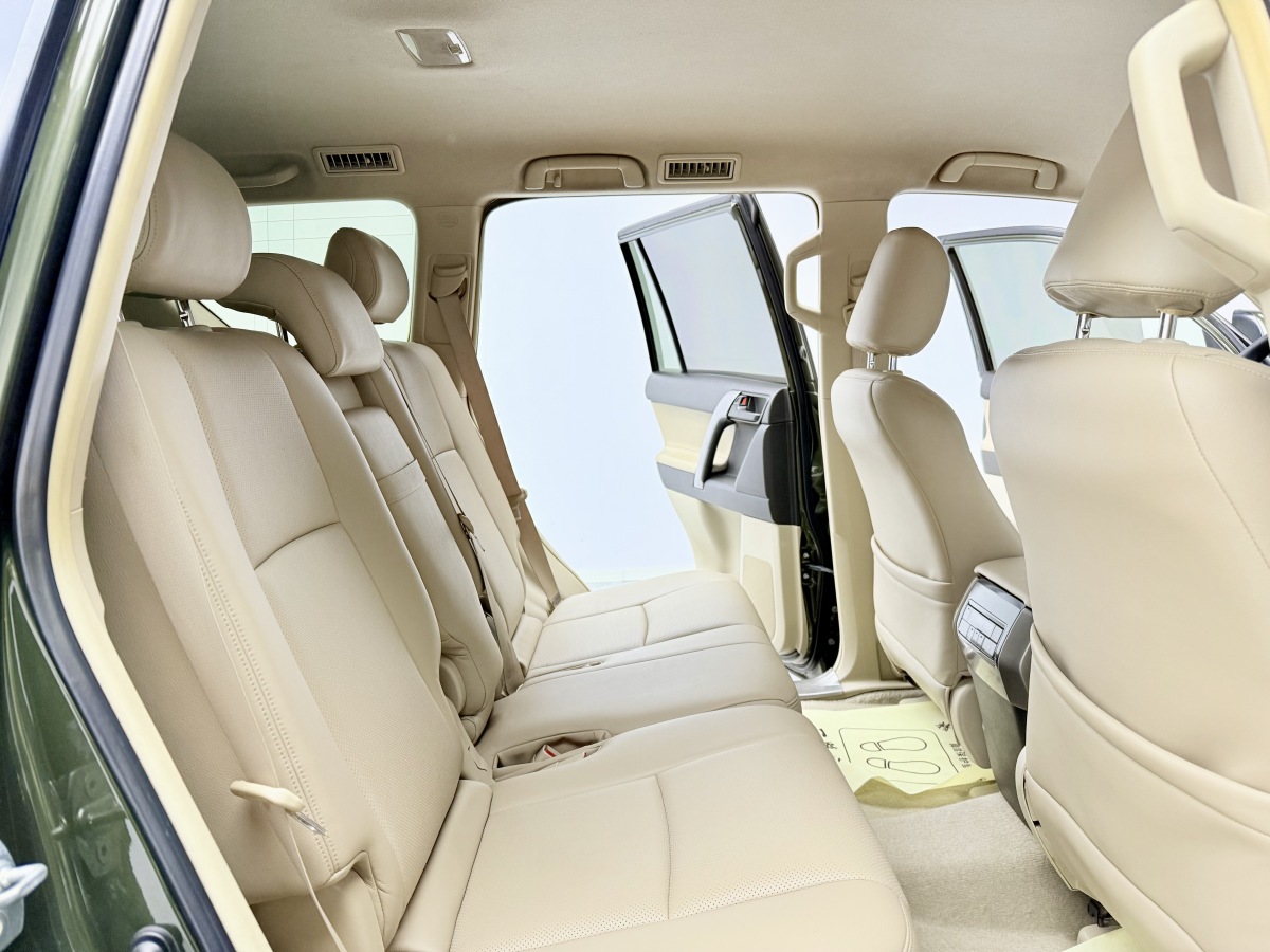 Toyota 2013 car image #9