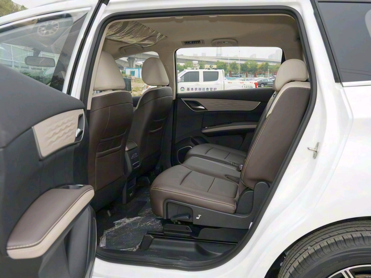 BYD Song MAX New Energy 2023 car image #9