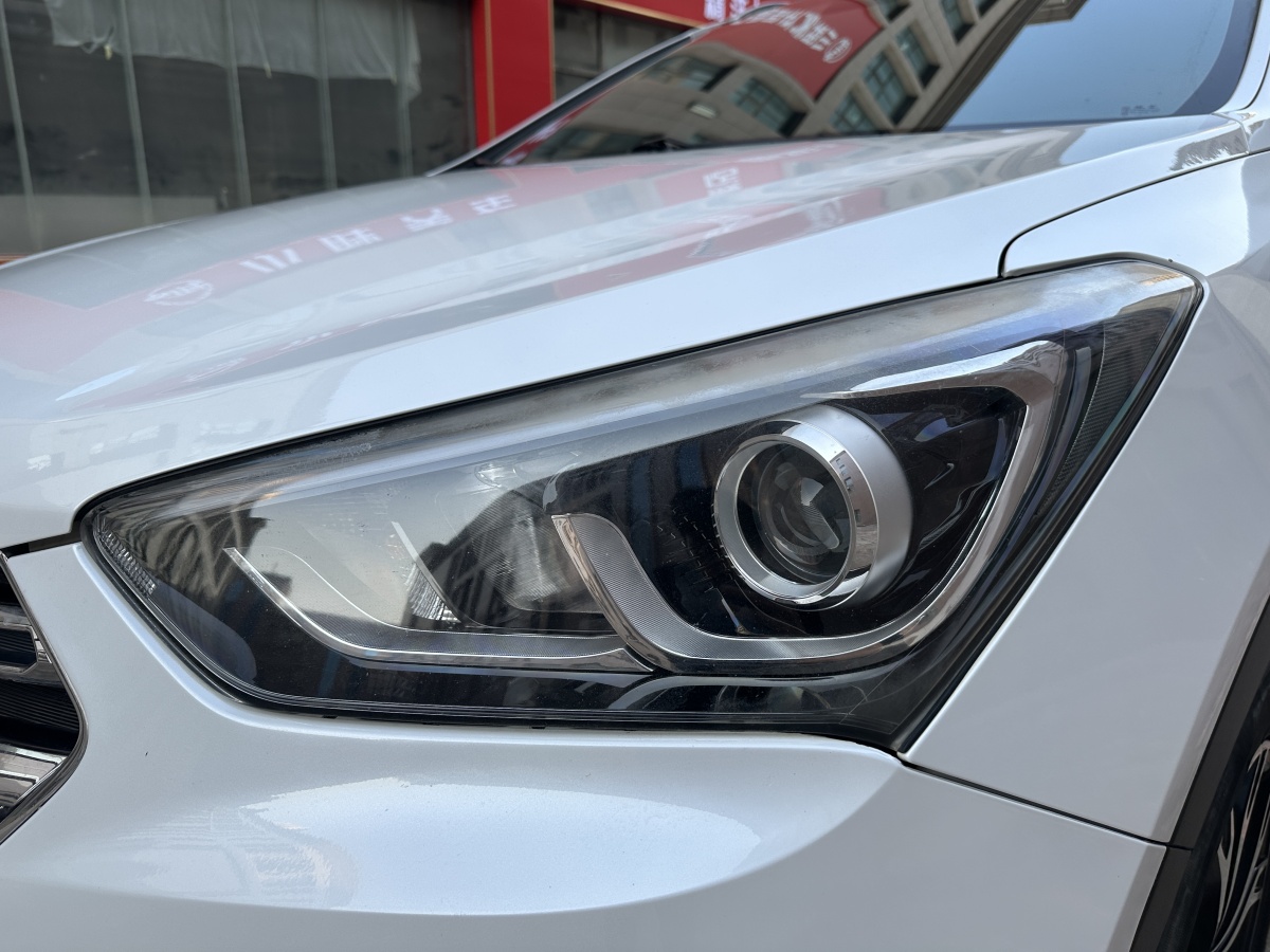 Hyundai Santa Fe 2018 car image #9