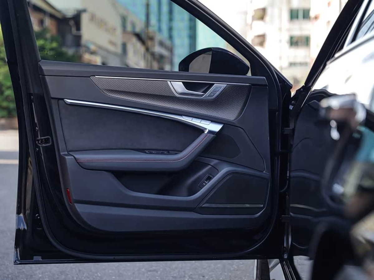 Audi RS 6 2023 car image #9