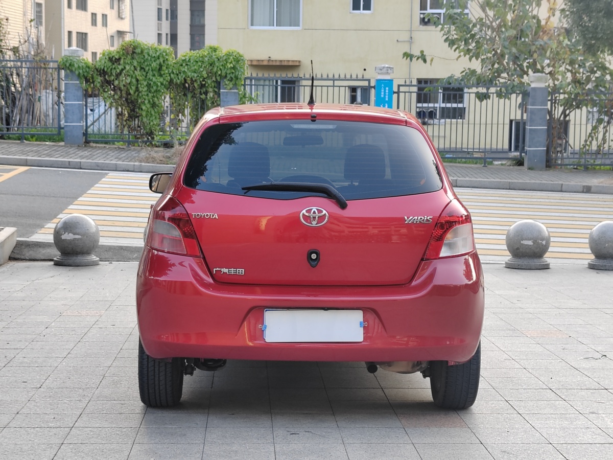 Toyota Yaris 2013 car image #9