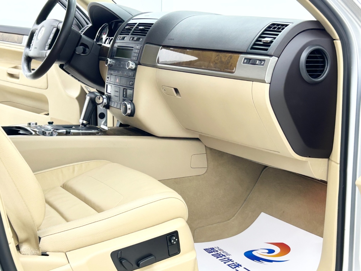 Volkswagen Touareg 2010 car image #9