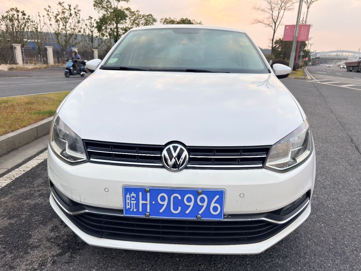 Volkswagen Polo 2014 car image #9