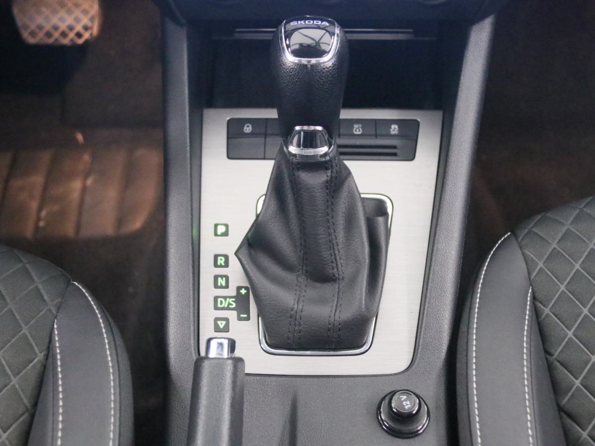 Skoda Octavia 2020 car image #9