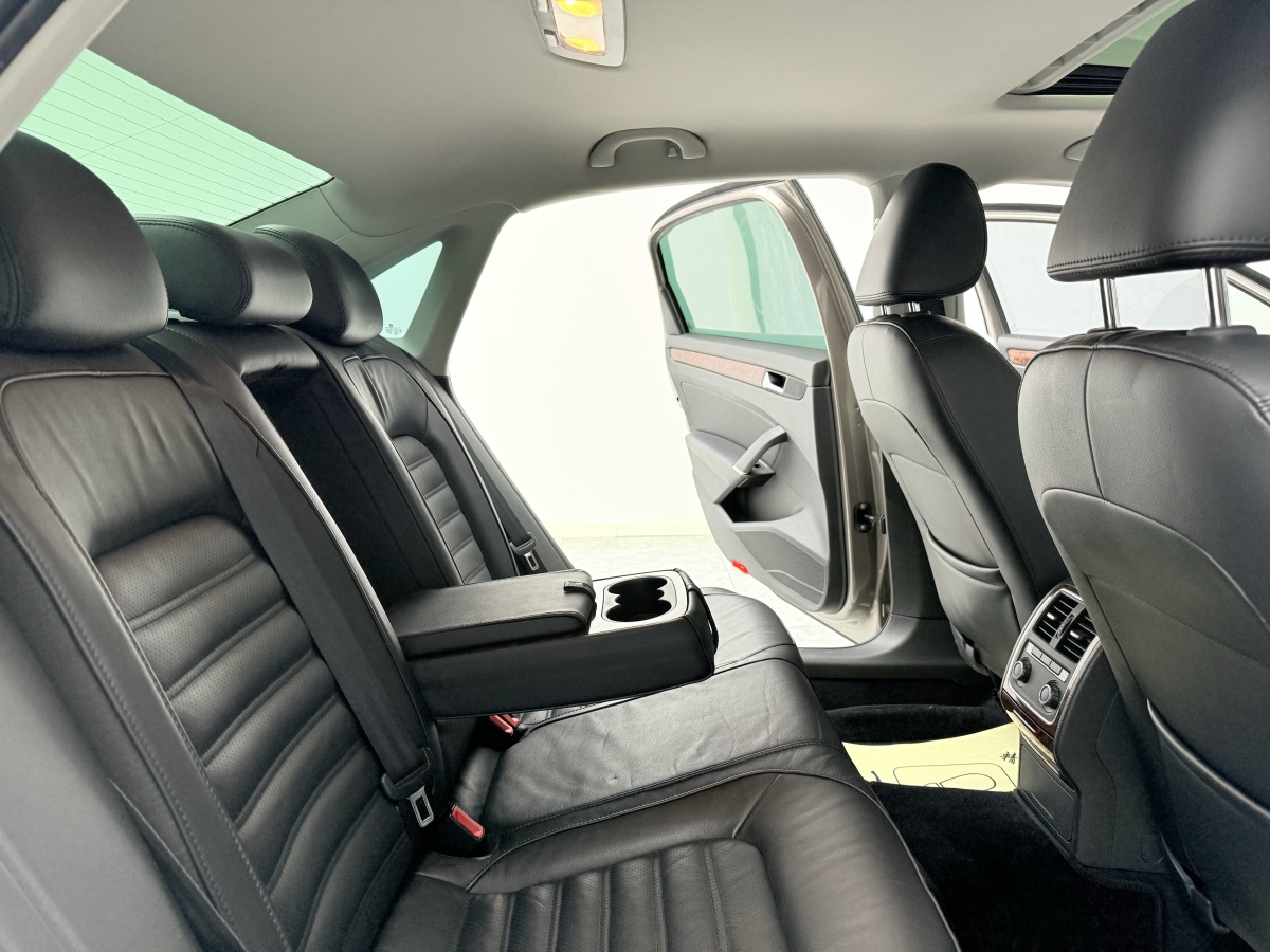 Volkswagen Passat 2012 car image #9