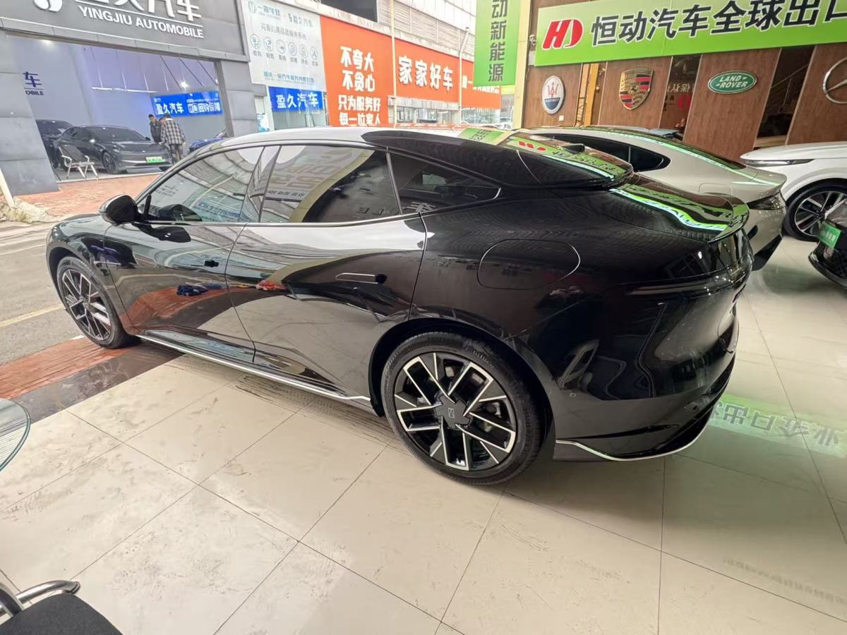 Avatr 06 2025 car image #9