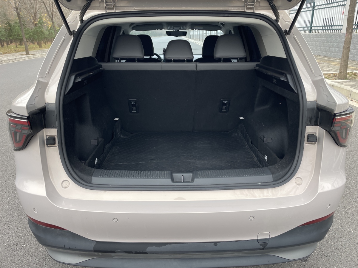 MG ES5 2025 car image #9