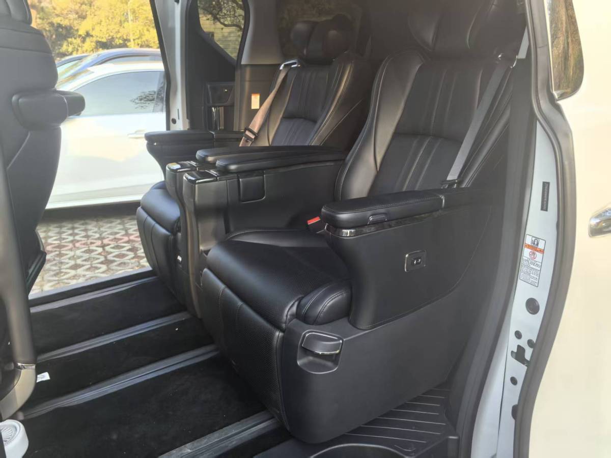 Toyota Alphard 2024 #9 Toyota Alphard 2024 car image #9