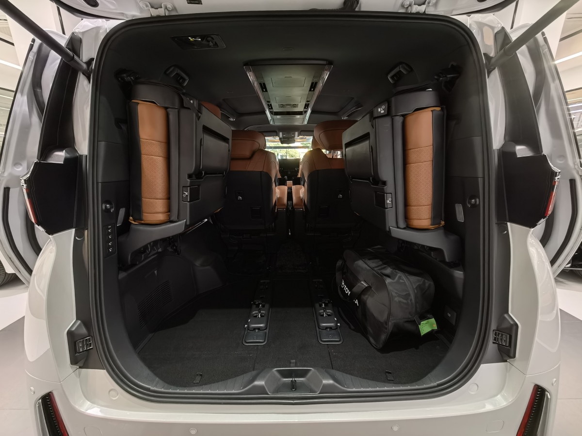 Toyota Vellfire 2024 immagine di auto #9