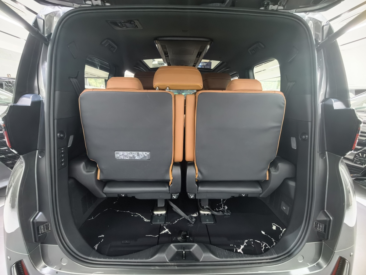 Toyota Vellfire 2024 car image #9