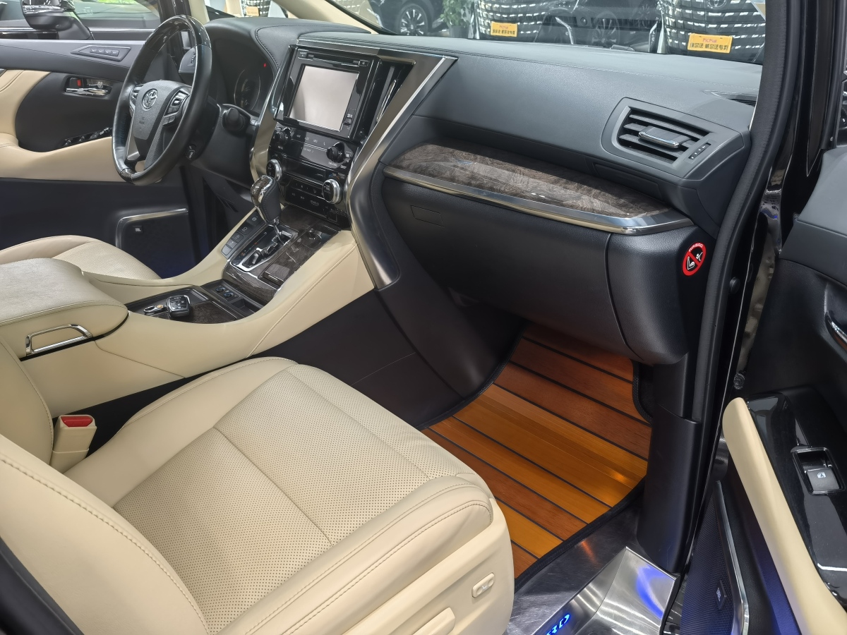 Toyota Alphard 2018 car image #9