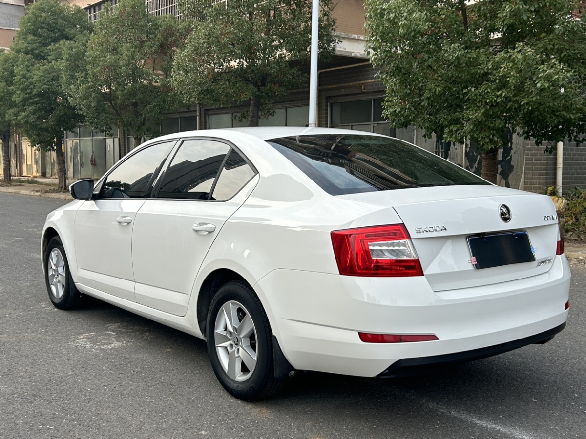 Skoda Octavia 2017 car image #9