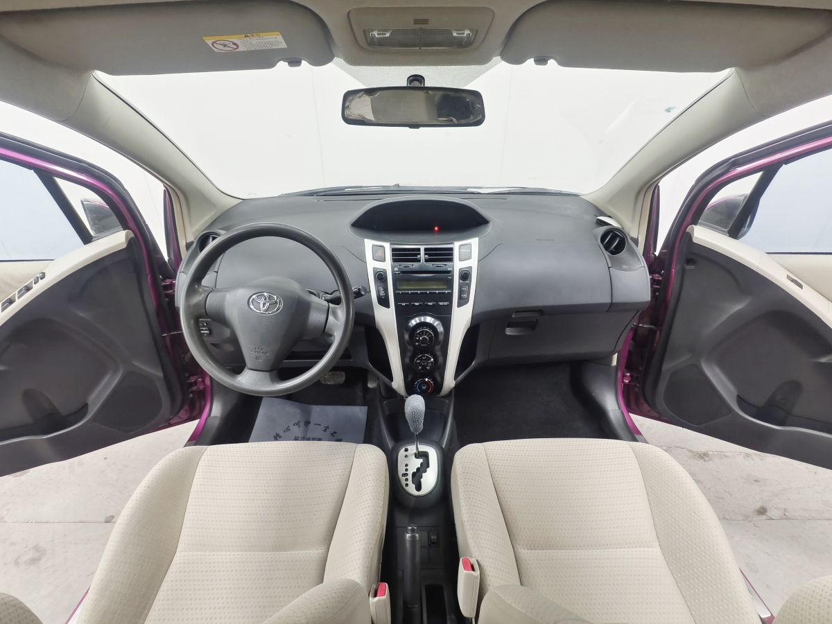 Toyota Yaris 2011 imagen de coche #9