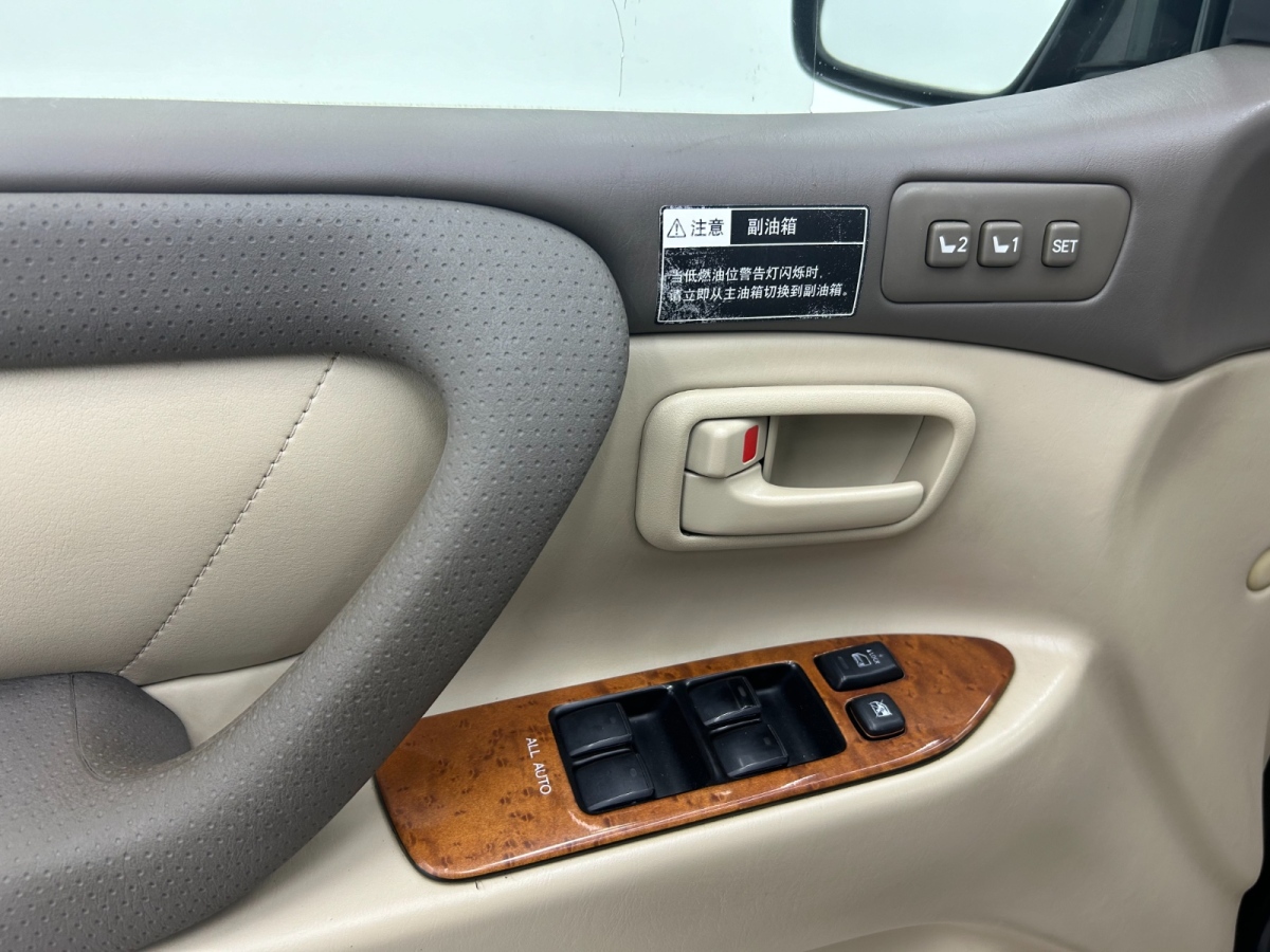 Toyota Land Cruiser 2005 car image #9