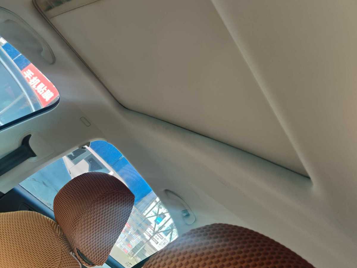 Skoda Rapid 2018 car image #9