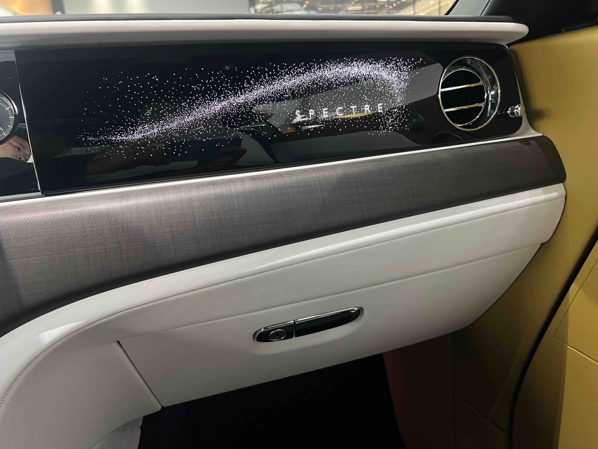 劳斯莱斯 闪灵 2024 汽车图片 #9