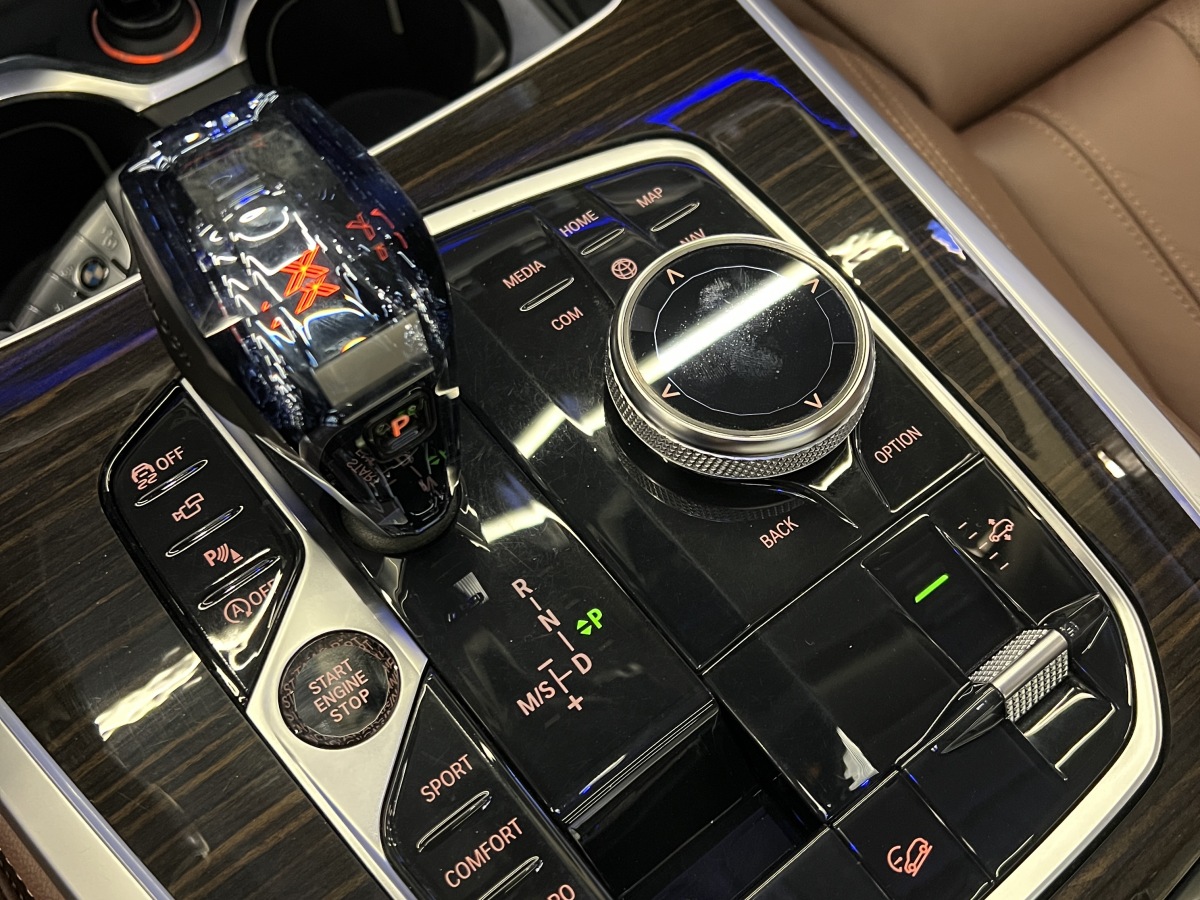 BMW X7 2019 car image #9