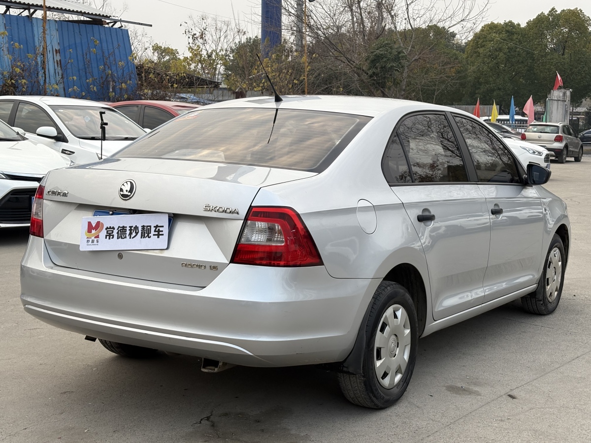 Skoda Rapid 2013 immagine di auto #9