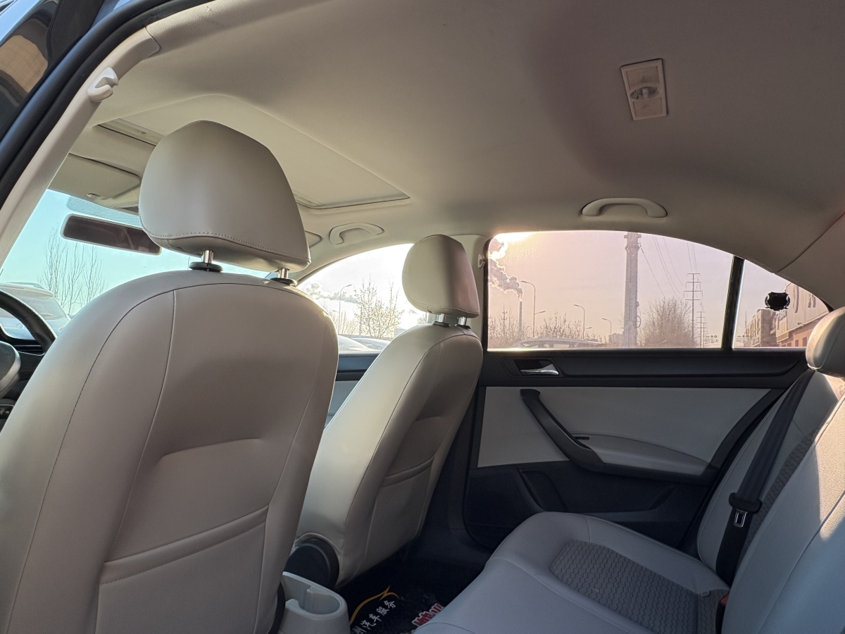 Skoda Rapid 2016 immagine di auto #9