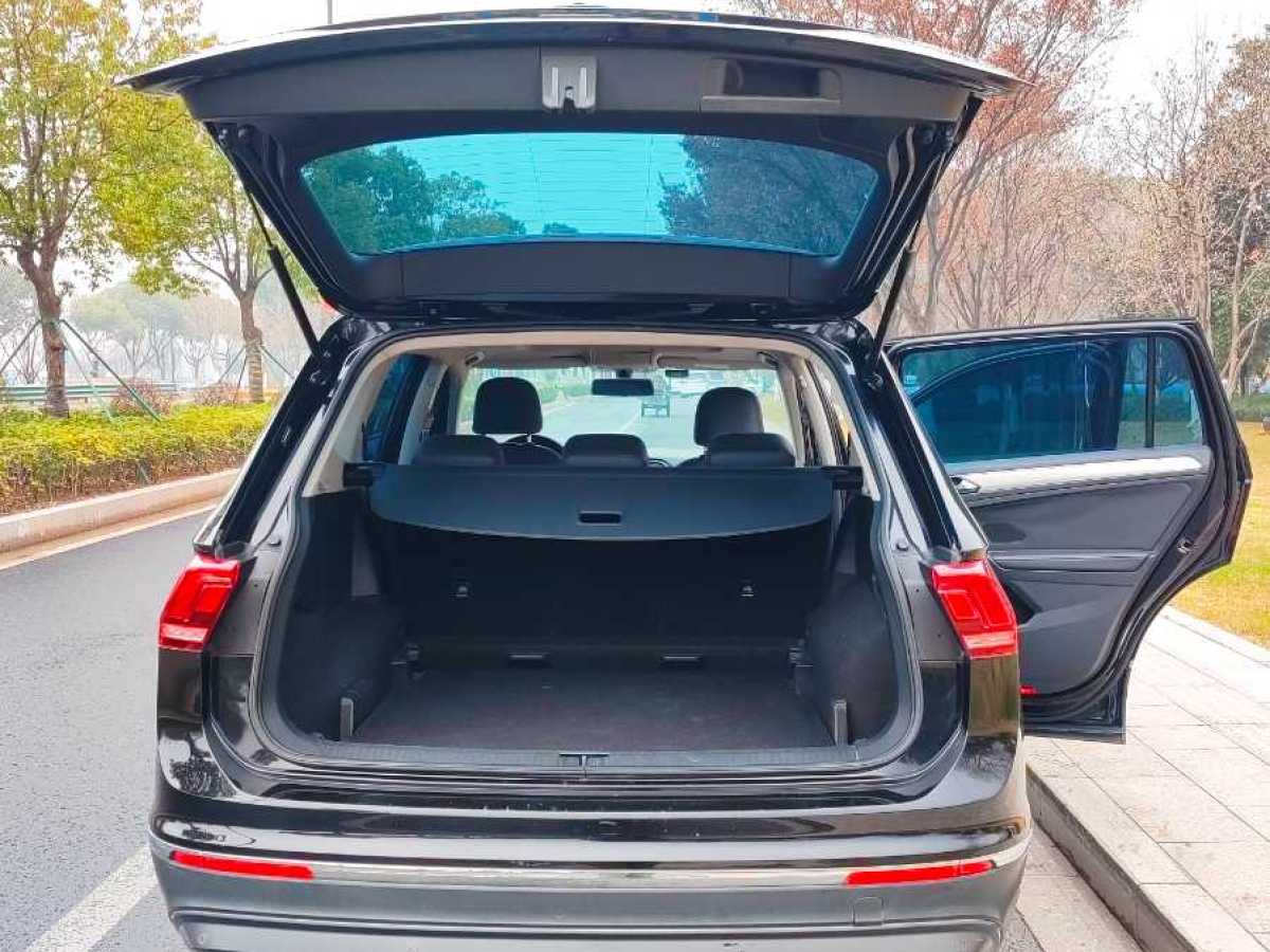 Volkswagen Tiguan L 2019 #9 Volkswagen Tiguan L 2019 car image #9