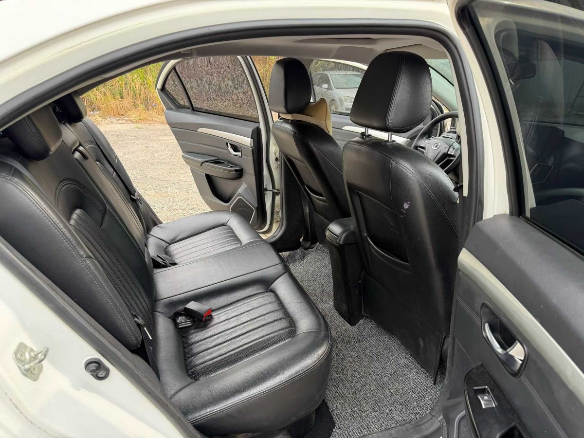 Great Wall C30 2015 car image #9