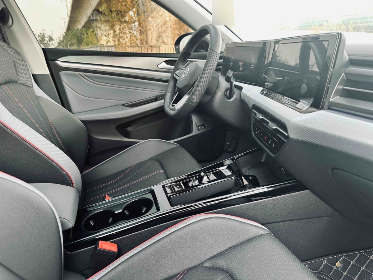 Volkswagen Lamando 2025 immagine di auto #9