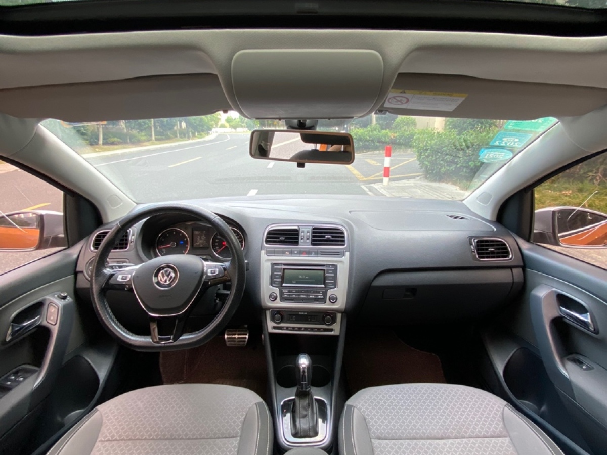 Volkswagen Polo 2016 car image #9