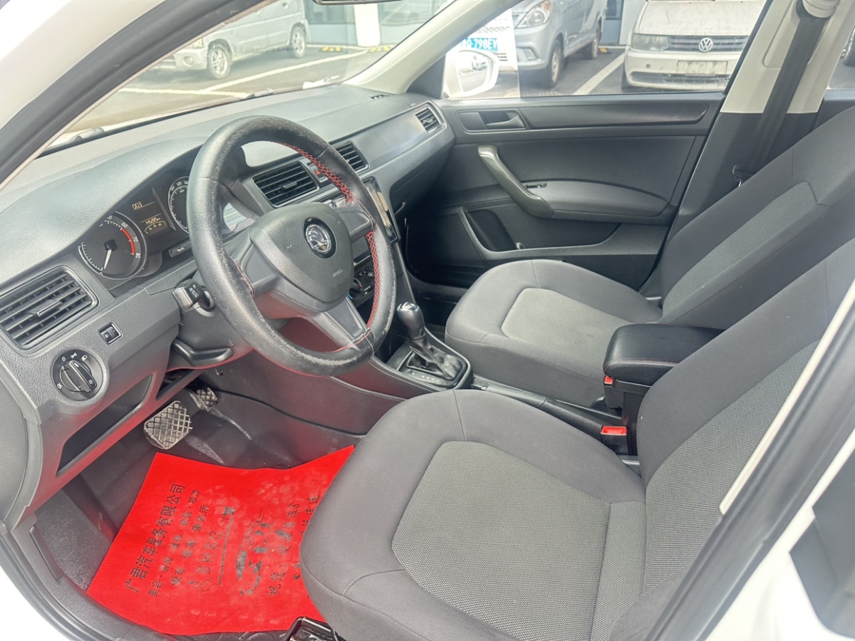 Skoda Rapid Spaceback 2017 car image #9