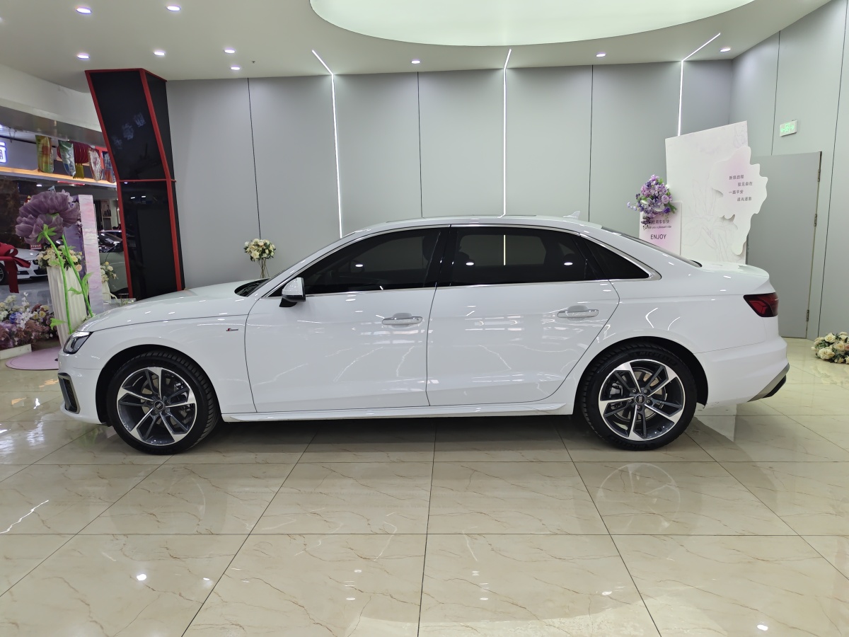 Audi A4L 2023 car image #9