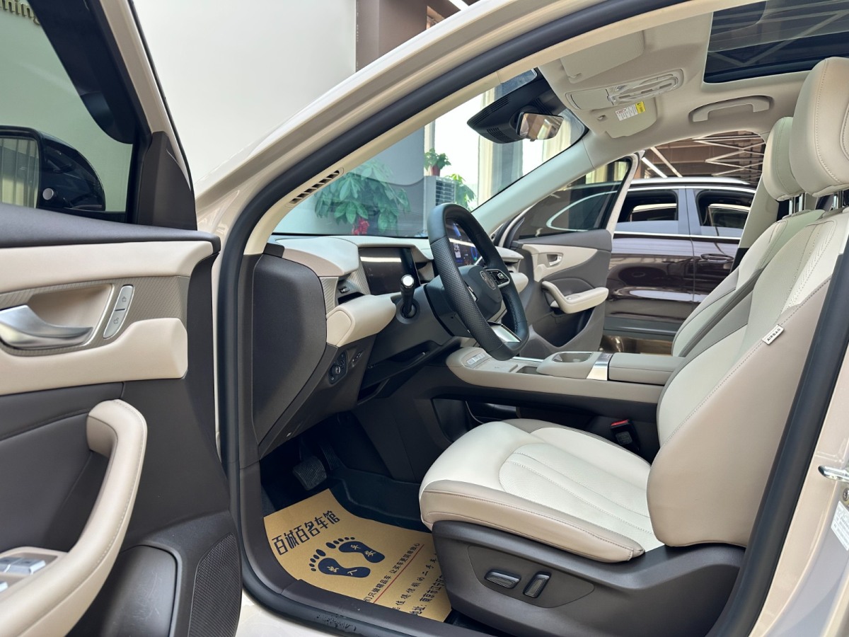 MG ES5 2025 car image #9