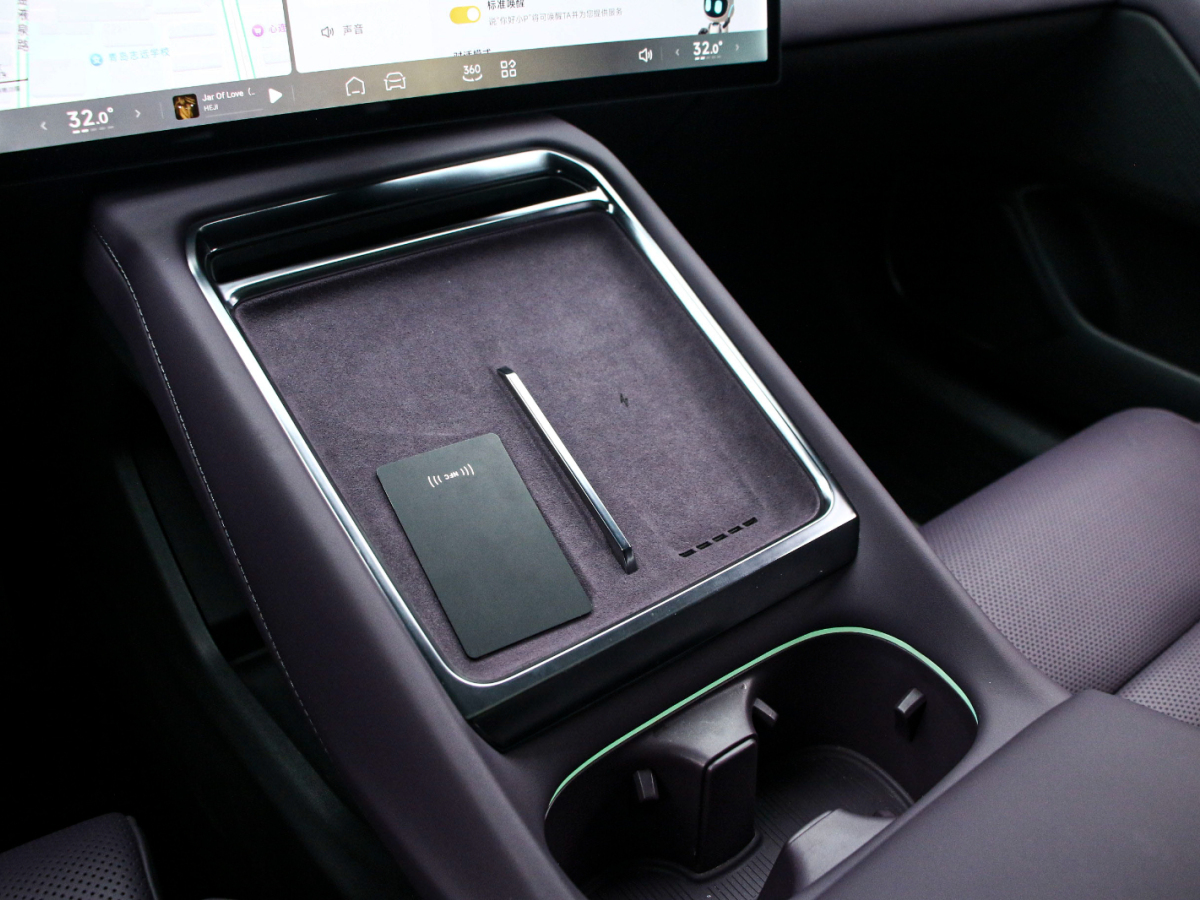 Xpeng P7 2025 صورة سيارة #9