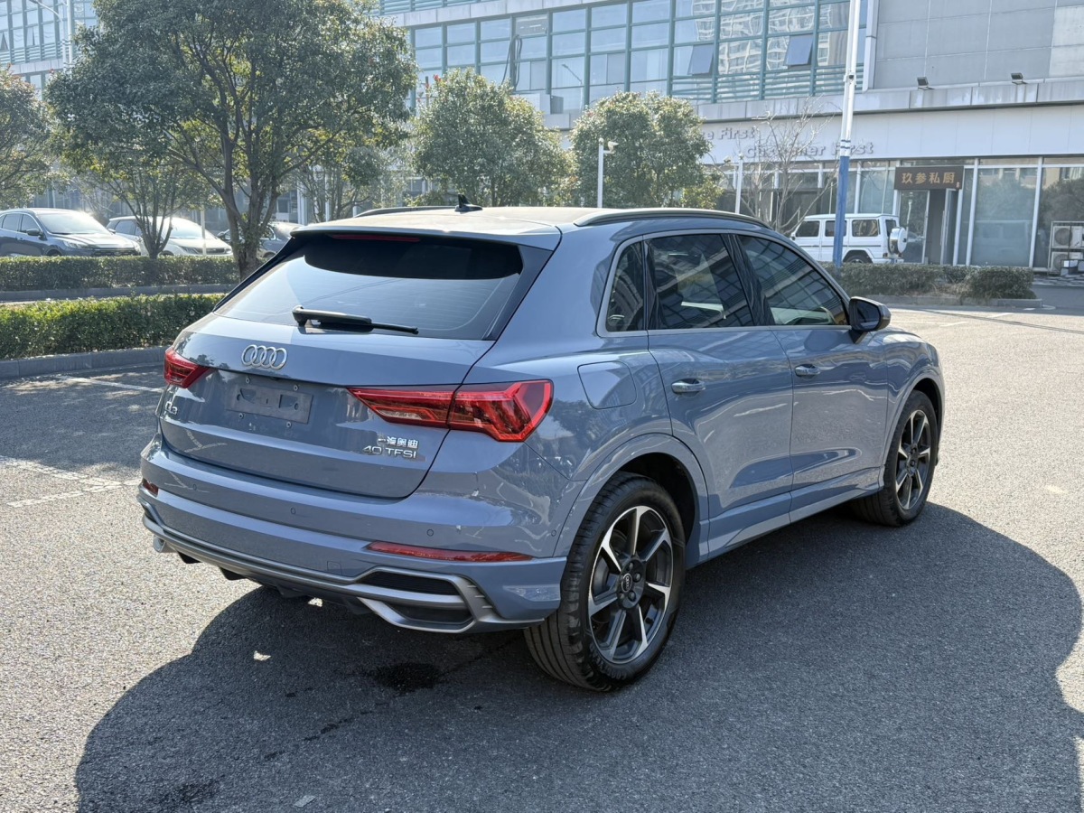 Audi Q3 2022 car image #9