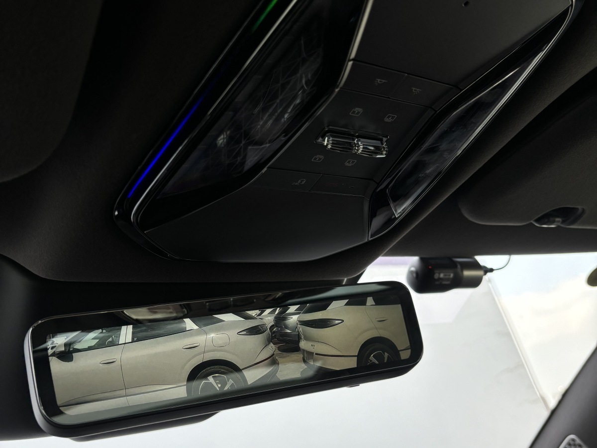 Denza Z9GT 2024 car image #9