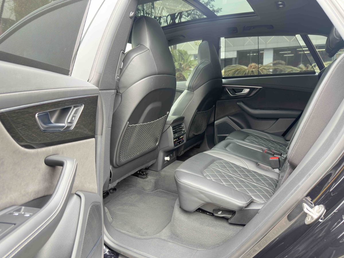 Audi Q8 2021 car image #9