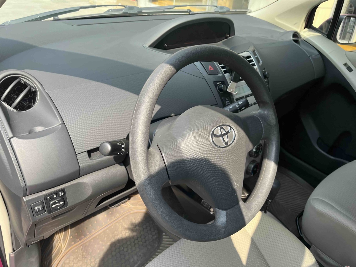 Toyota Yaris 2010 imagem de carro #9