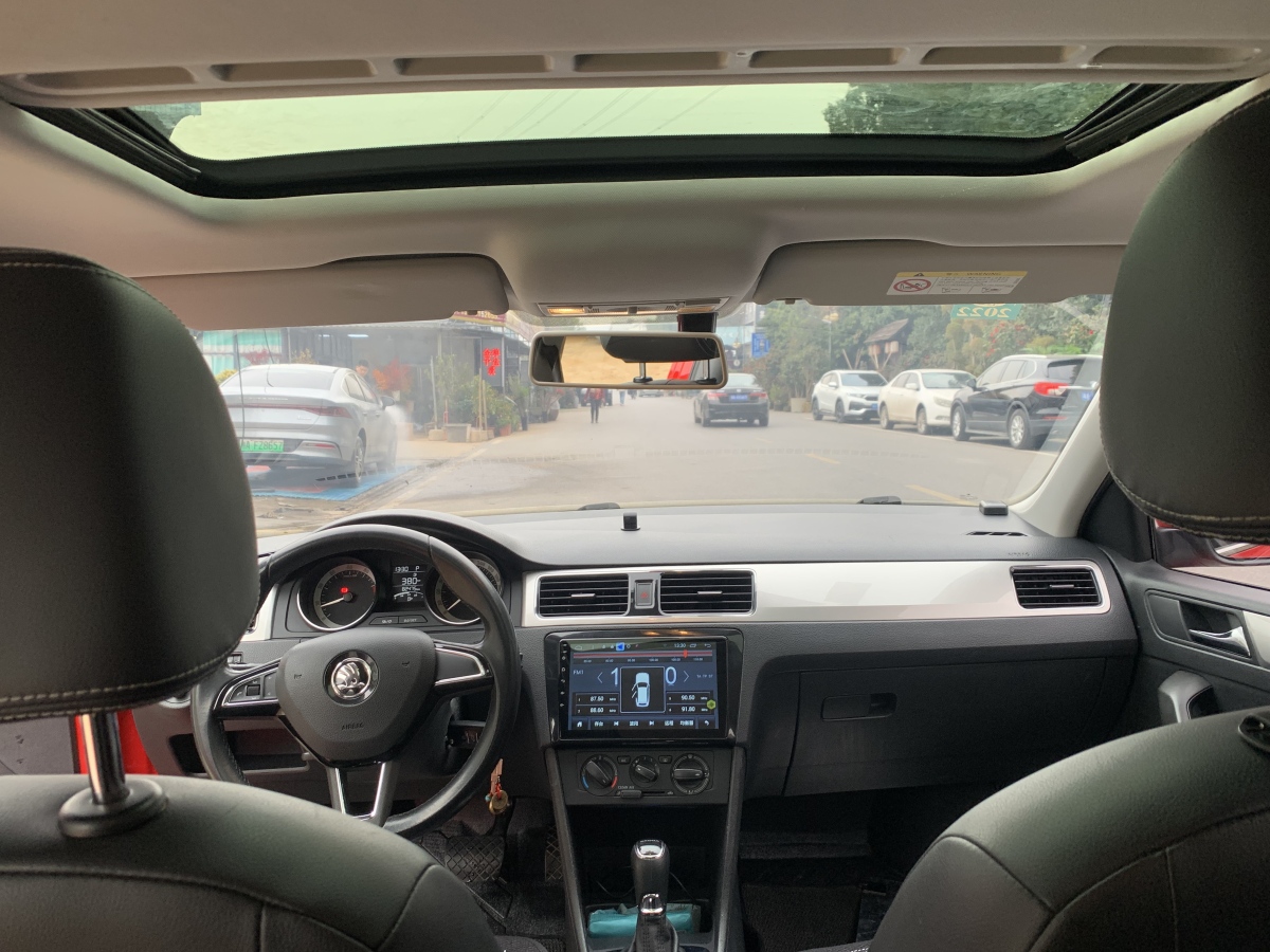 Skoda Rapid Spaceback 2018 car image #9