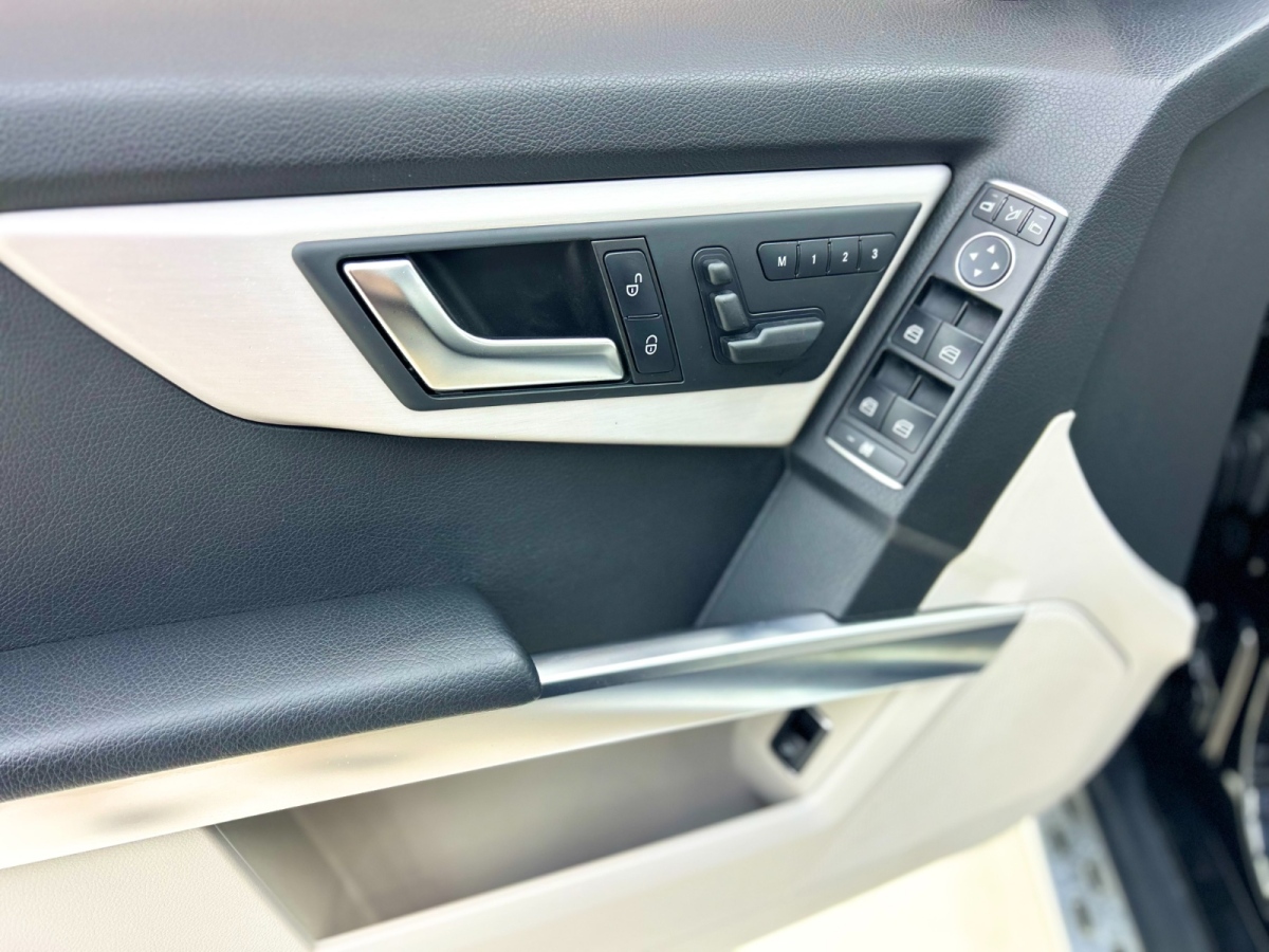 Mercedes-Benz GLK Class 2012 car image #9